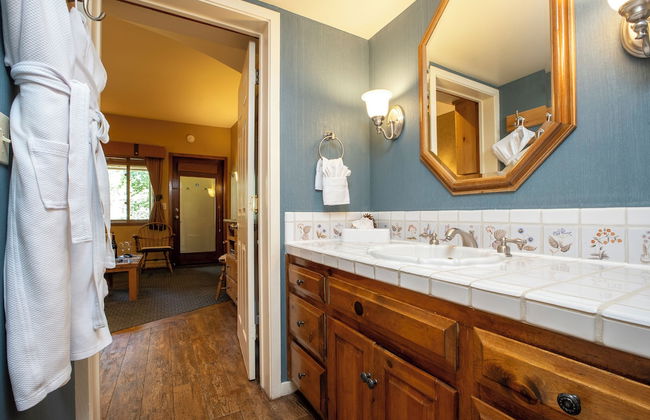 Olympic Village Inn - Photo 26