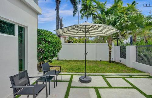 Contemporary 2BR Home with Pool & BBQ Access - Foto 28