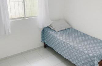 Casa Confortável com duas vagas de garagem e ótima localização - Foto 7