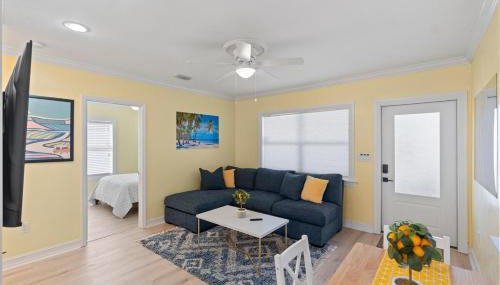 TROPICAL HAVEN OASIS, Sleep 6, Fully Remodel, 7 MINUTES TO BEACH, - Foto 2