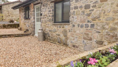 The Stable - Photo 2