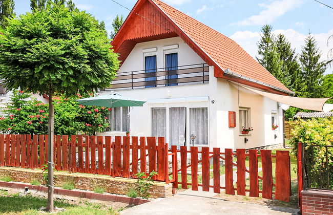 4 bedroom House in Balatonfenyves with garden and terrace - Photo 1