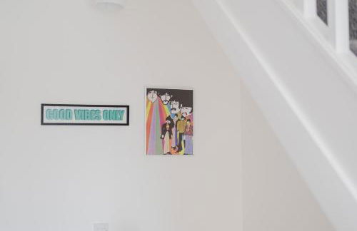 Modern and Comfortable Home away from Home - Photo 42