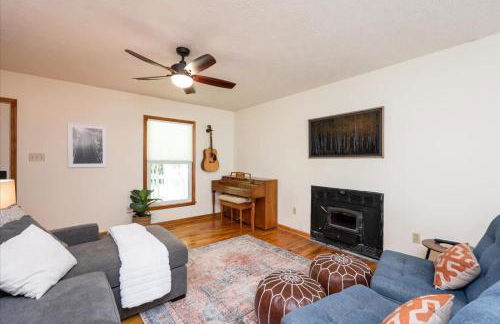 Quiet Retreat - Piano Firepit Peloton - 30 min to RTP - Photo 5