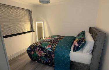 Luxxe House with Hot tub and Pool table - Photo 12