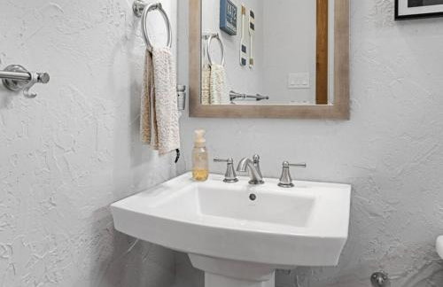 Lakeview Oasis with Patio, Dock & Black-stone Griddle - Foto 33