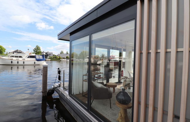 Houseboat in Lemmer With Harbor Views - Photo 32