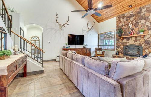 Near Woodland Lake Park Cabin with Serene Deck! - Foto 5