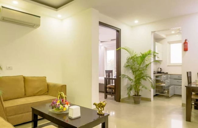 Modern City Retreat 2bhk Paras Fortis Balcony - Photo 1