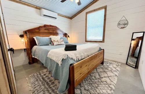 Hummingbird Haus - Hill country views on 20 acres with firepit - Photo 5