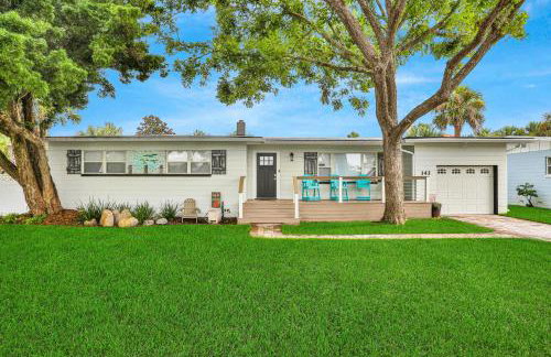 Beach house & backyard oasis with private pool - short walk to beach - Foto 30