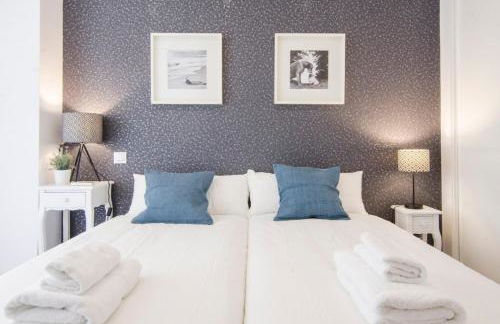 Bright Stylish 2BD 2BTH - CITY CENTRE - Photo 26