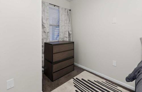 New Seasonal Comfort near USC and Riverwalk Trails - Foto 29