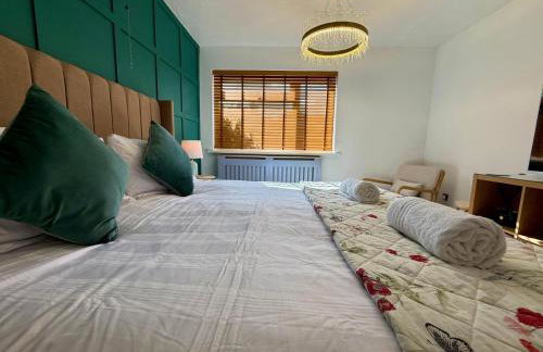 Modern 3 Bedroom Bungalow, EV Friendly, Parking Included - Foto 3