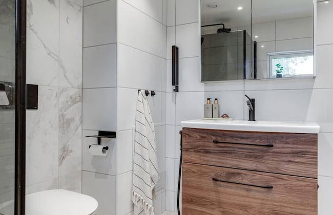 Captivating 3-bed Villa in Halanda With Lake View - Foto 10