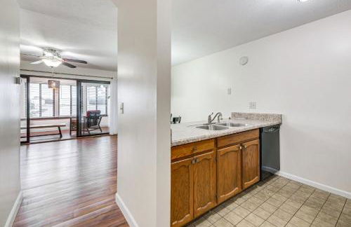 Lakefront Port Clinton Condo with Boat Dock and Slip! - Foto 12