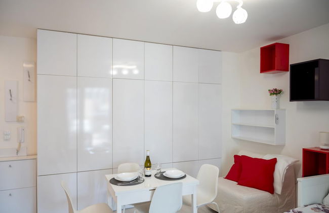 Colorful Studio With Balcony - Free Parking - Foto 1