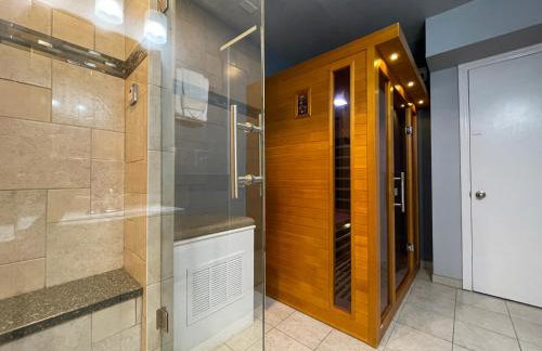 Couples Retreat With Hot Tub, Sauna and Steam Room - Foto 48
