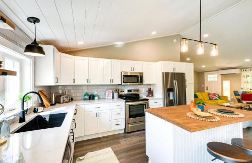 Orrington Vacation Rental with Private Deck and Views! - Foto 11