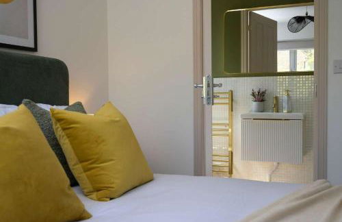 Modern Home on Edge of Cotswolds Private Parking - Photo 14