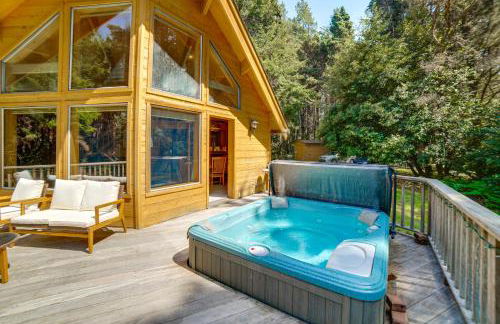 Hot Tub, 1 Mi to Beach 12-Acre Fort Bragg Cabin! - Foto 21