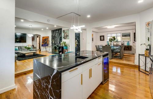 8 Mi to Jones Beach State Park! Cozy Home with Porch - Foto 12