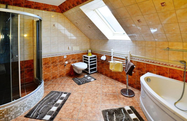 Cottage by Ostrowieckie Lake With Private Beach - Photo 12