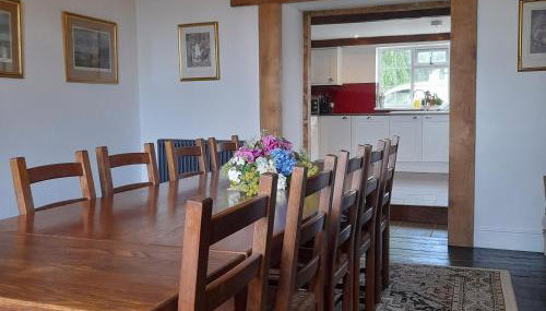 Family-Friendly Devon Farmhouse, sleeps 11, with Indoor Heated Pool, Dartmoor Views & Tarka Trail Access - Foto 2