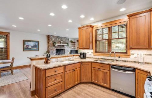 Cozy Spacious Mountain Home Close To Everything - Foto 8