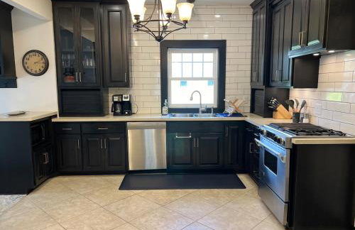 CRAFTSMAN'S MAIN FLOOR with huge DECK! - Foto 9