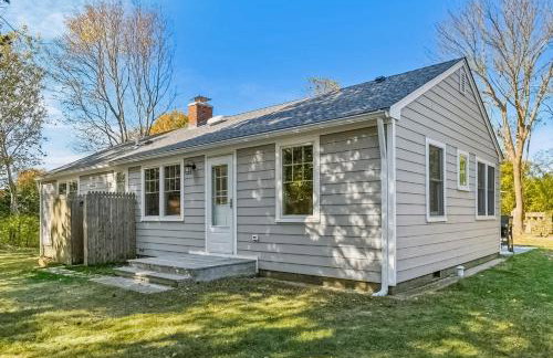 Steps to Beach + Sunset Views! East Marion Home - Foto 24