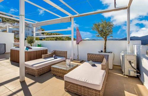 Luxury-Penthouse-La Mairena-Seaview-Jacuzzi-Marbella - Foto 3