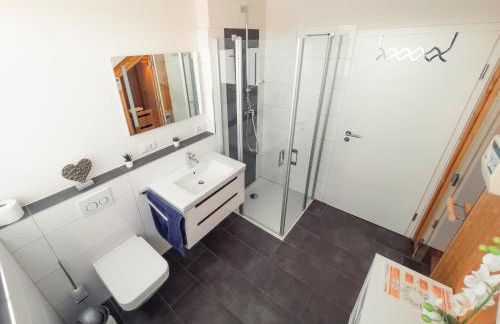 Meerzeit - Sauna und Kamin - moderne FeWo - Foto 9