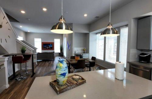 Galleria Exquisite Three Story Home Brand New Development - Foto 22