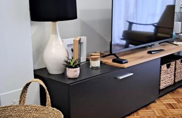 Stylish City Center Apartment - Foto 8