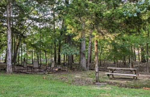 Hot Tub and Wooded Views Lakefront Blue Eye Cottage - Foto 25