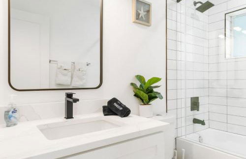 Delilas Chic 3 Bedroom 2 bath Abode with Heated Pool - Foto 61