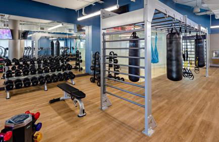 Blueground LIC pool wd nr Gantry Park NYC-1845 - Foto 21