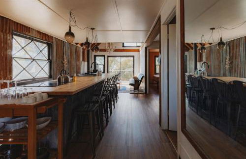 Secluded rustic 3-bedroom cabin on private land - Photo 2