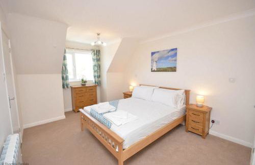 Bure Banks in the heart of Wroxham - Photo 9