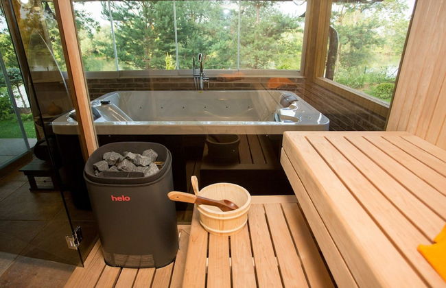 Amazing Chalet with Private Garden, Hot Tub, Sauna, Great Location by the River - Foto 17