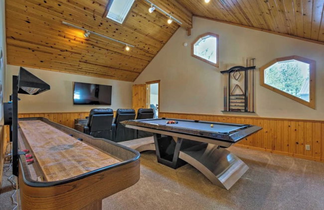 Black Bear by Avantstay Spacious Viking Lodge in Tahoe Donner w/ Game Room & Hot Tub! - Photo 7