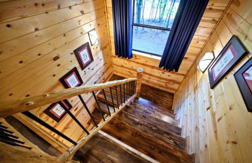 Hickory Bear - Cabin surrounded by pines, Sleeps 10, Hot Tub, Fire Pit, Arcade, Foosball Table & Deck Slide - Photo 54
