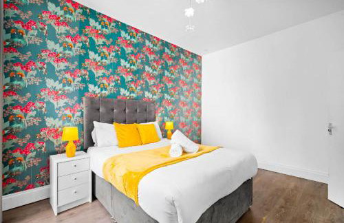 Modern 6-Bedroom Home - Sleeps 12 - Parking - Garden 568P - Foto 48