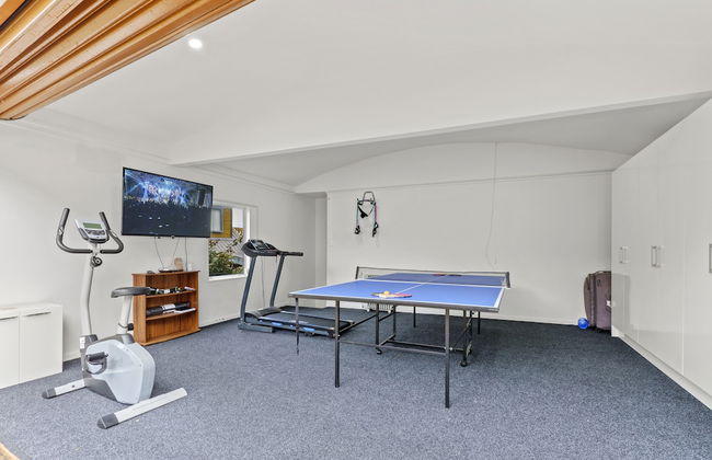 High-end Modern Villa Spa Pool & Views - Photo 41