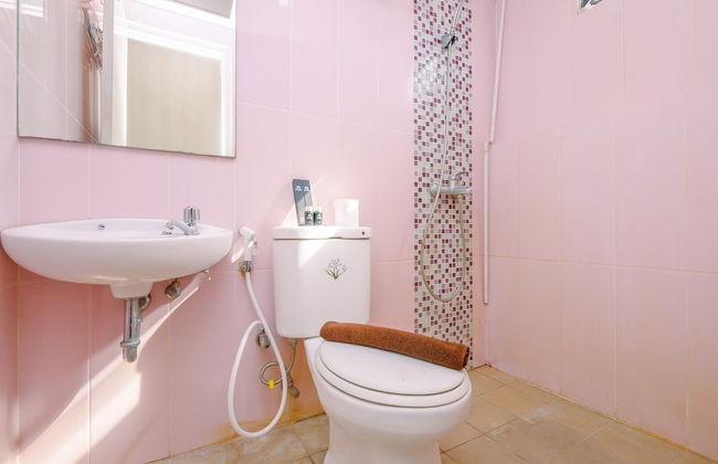 Cozy And Warm 2Br At Kebagusan City Apartment - Photo 9