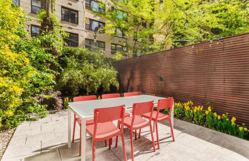 Private Beautiful Townhome w Zen Garden - Photo 4