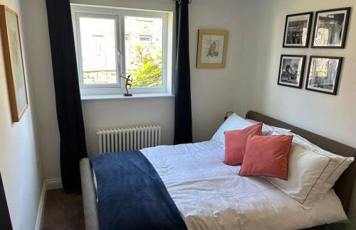Best rated in Barnsley- apartment sleeps 4 & 5 minute walk to town centre - Foto 1