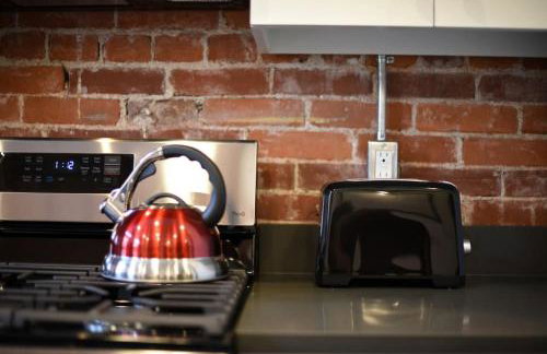 HostWise Stays - Prime Location in Lawrenceville, Exposed Brick 2BR Home - Foto 37