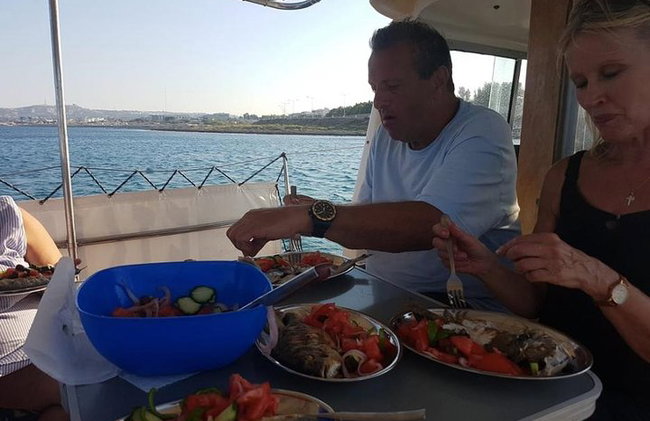 Paseo en barco de pesca con pescador profesional (grupo pequeño) - Foto 3